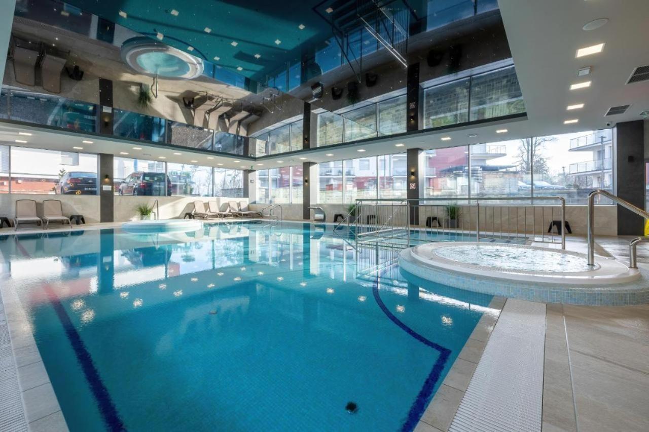 Miodowy Apartament Z Duzym Tarasem W Rewalu, Blisko Morza Extérieur photo