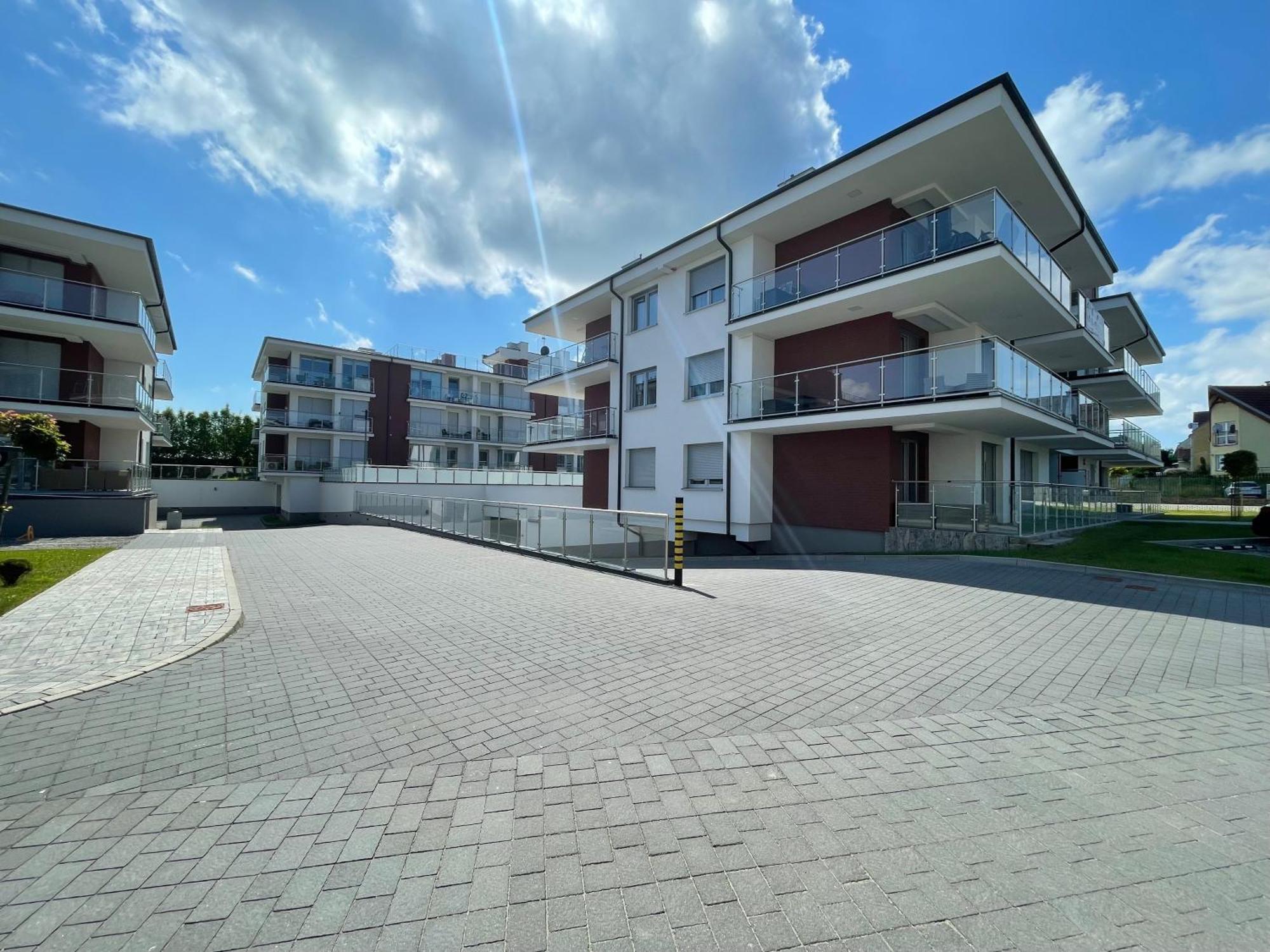 Miodowy Apartament Z Duzym Tarasem W Rewalu, Blisko Morza Extérieur photo
