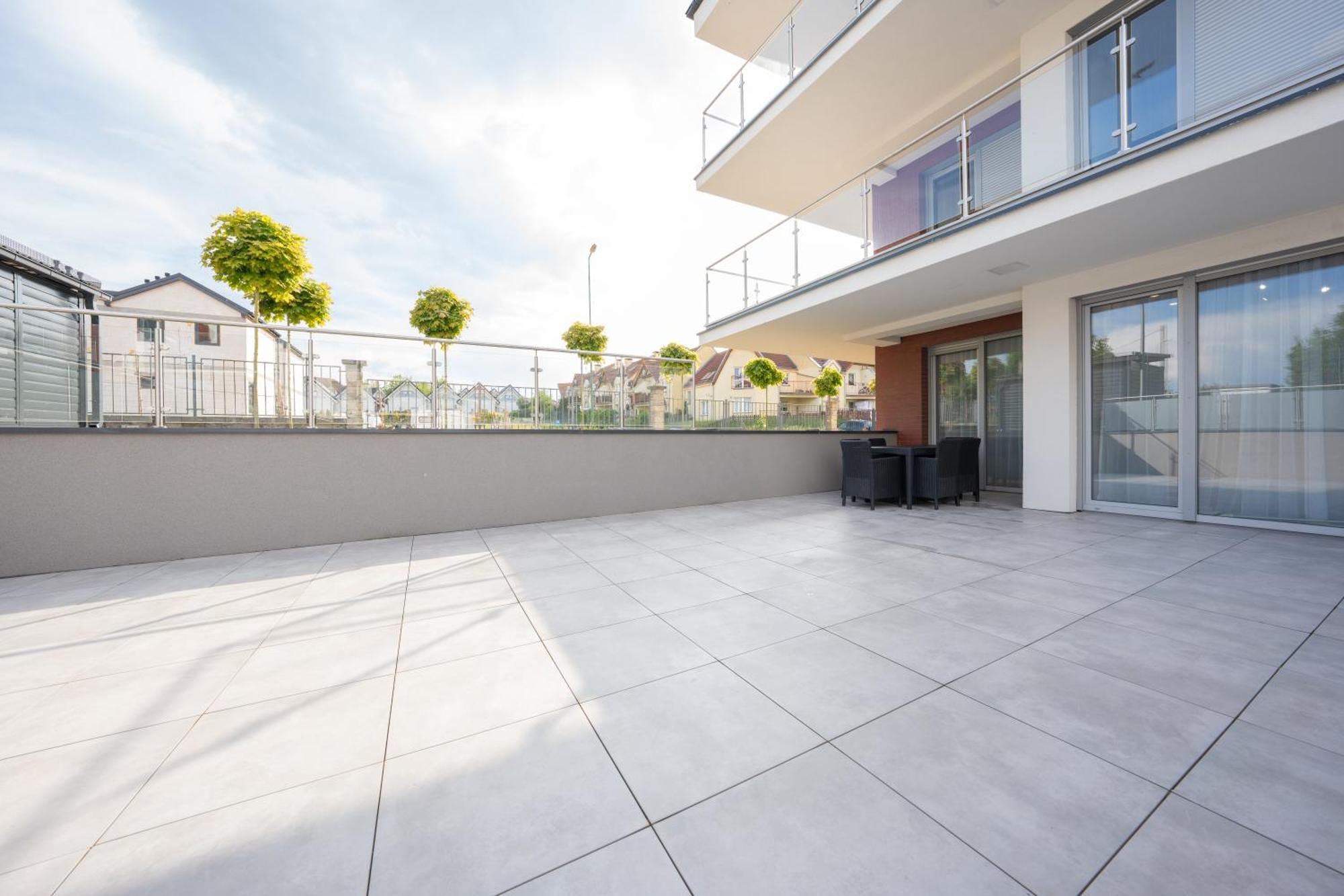 Miodowy Apartament Z Duzym Tarasem W Rewalu, Blisko Morza Extérieur photo